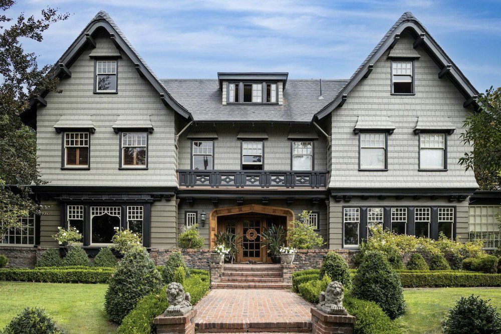 old house and architectural style in San Francisco Bay Area of Piedmont